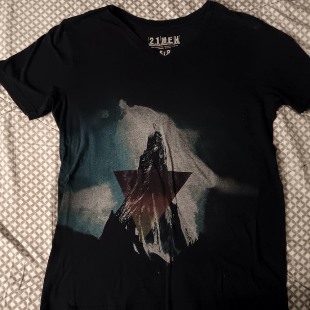 MENS FOREVER 21 DARK BLUE GRAPHIC V NECK TEE